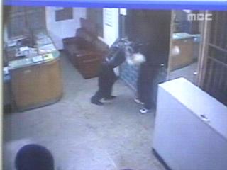 파출소 방화 바람잘 날 없다