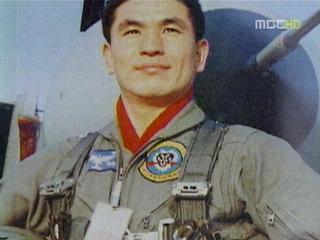 조국에 바친 남편과 아들"기지로 돌아가자"