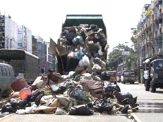 방콕 주민 불편 심각전염병쓰레기 대란