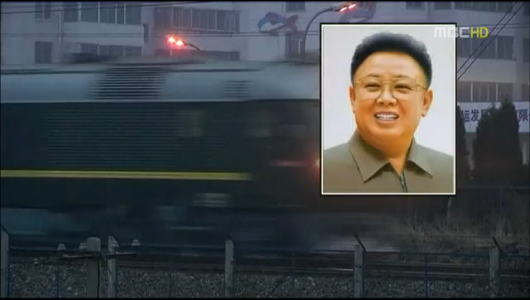"김정일 위원장 달리는 야전열차 안에서 사망"