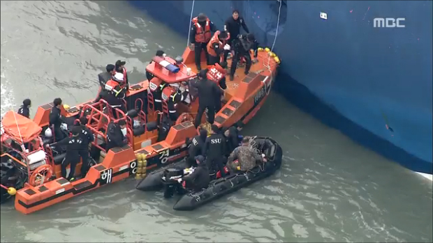 세월호 도우러 총동원된 선박들바다에 뛰어들었더라면