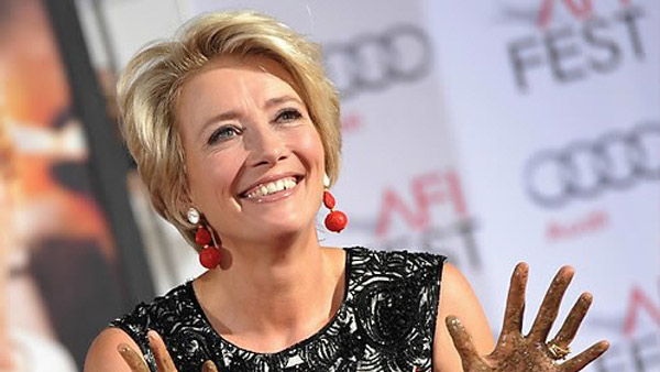 유명배우 엠마 톰슨 명품 하이힐 내던진 영상 화제