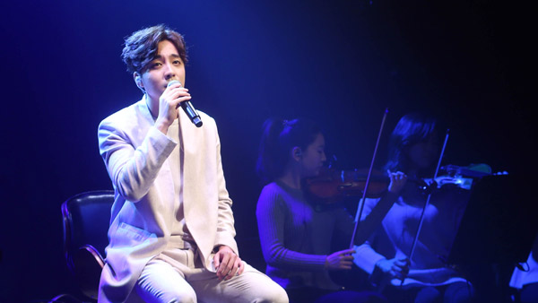 기타 내려놓은 로이킴 "허물 벗고 고민 담았죠"