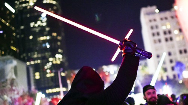 영화사상 가장 멋진 무기 스타워즈 광선검 어떻게 만드나