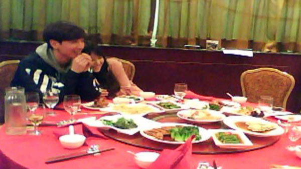 슈퍼주니어 이특과 걸스데이 민아의 화끈한 스킨십 대공개