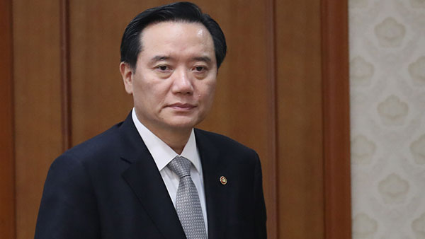 법무장관 "최순실 재산 환수 신속 조치"
