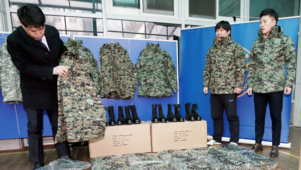 중국에서 만든 짝퉁 특전사 전투복 팔려다 덜미