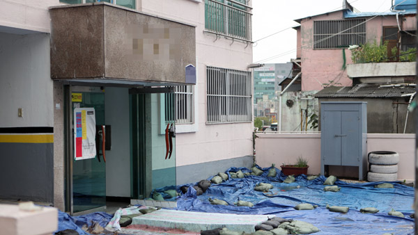 지진 여파 4층 빌라 기우뚱 주민들 긴급대피