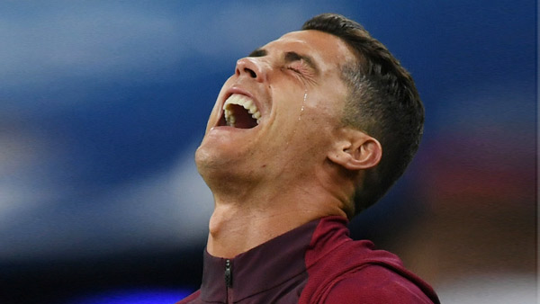 호날두 6전 7기 만에 메이저대회 우승 감격의 눈물