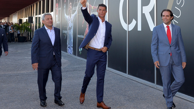 호날두 고향에 CR7 호텔 오픈 공항 이름도 호날두로 변경