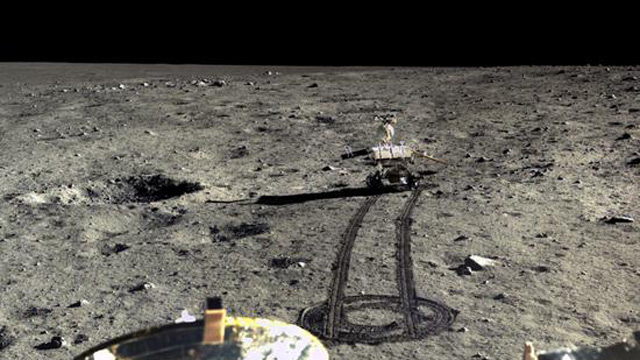 중국 달 탐측 사진 공개 "이제는 달의 뒷면 탐사"