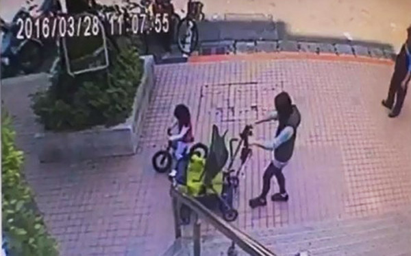 4세 여아 엄마 곁에서 참수당해 대만 사회 충격