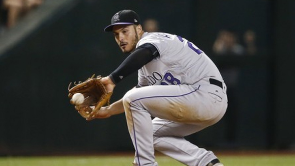 아레나도 사상 첫 5연속 MLB 3루수 골드글러브 영예