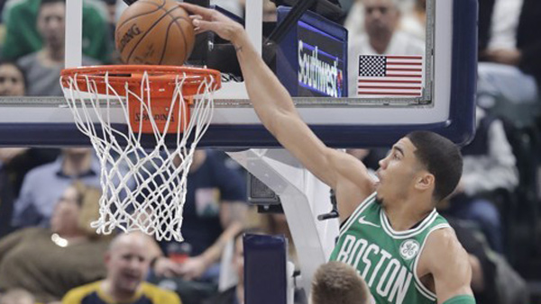 NBA 보스턴 종료 1초전 역전 덩크슛으로 인디애나 제압