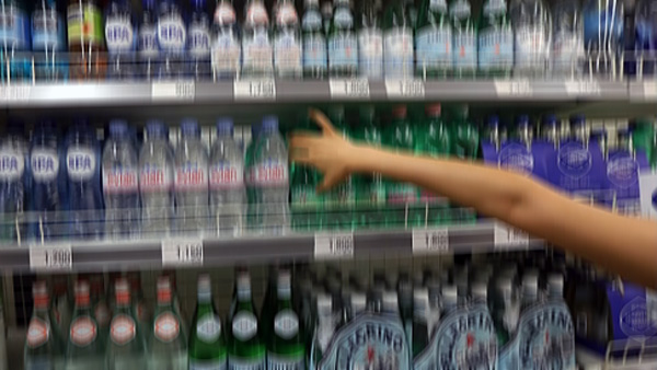 "설탕없는 탄산수 주스보다 산도 높다치아 건강 주의"