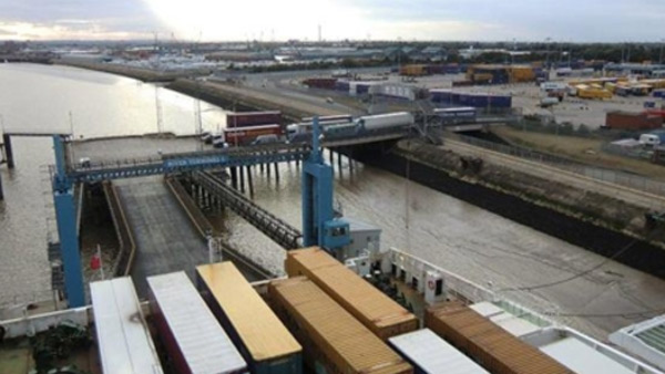 염산 유출로 증기구름다행히 인명 피해 없어