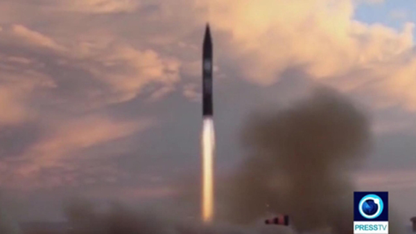 이란 사거리 2천 신형 탄도미사일 시험 발사