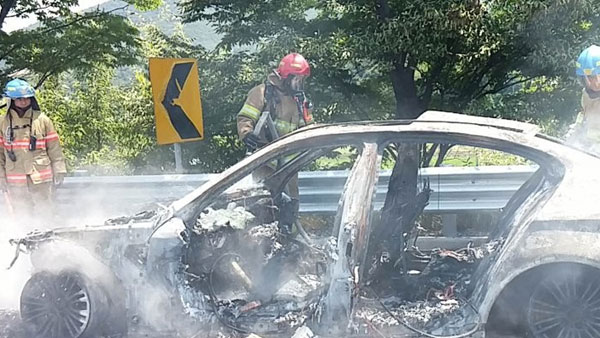 남해고속도로 차량 화재 발생