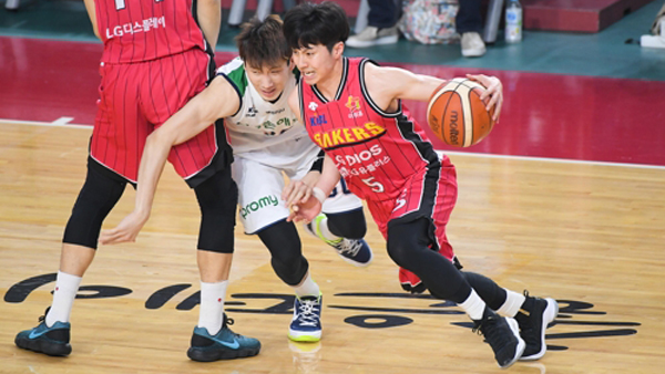 프로농구 창원 LG 2년 만에 원주 DB 제압 고춧가루 팍팍