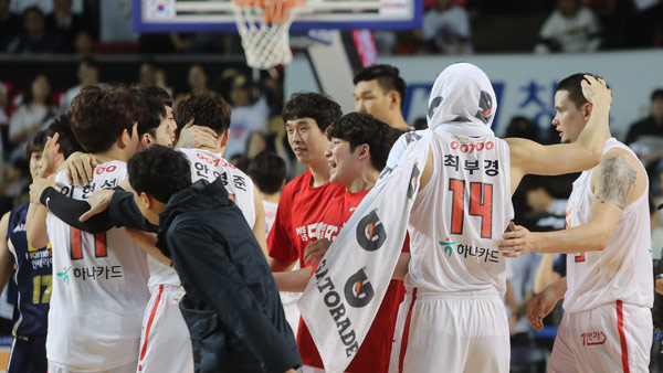 SK KCC 잡고 챔프전 진출3점 슛 15개 맹폭