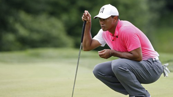 퍼터 바꾼 우즈 퀴큰론스 내셔널 첫날 이븐파