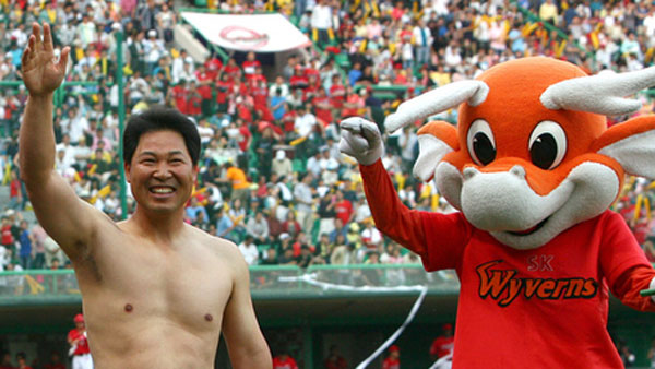 AG 이만수 부회장 "라오스 1승하면 상의 탈의 세리머니"