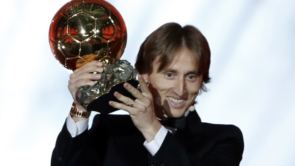 모드리치 메시호날두 시대 끝내고 2018 발롱도르 수상