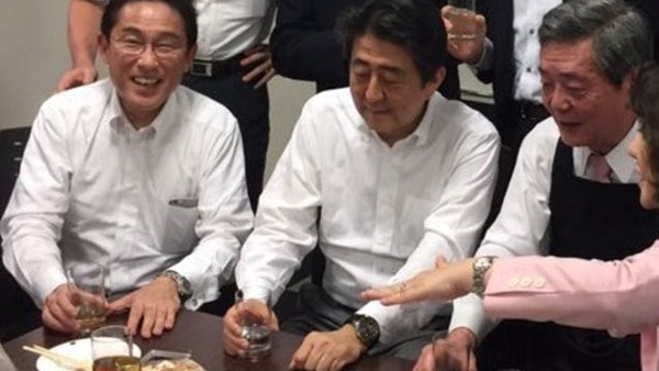  연립여당에서도 아베 총리 폭우 속 술판 비판