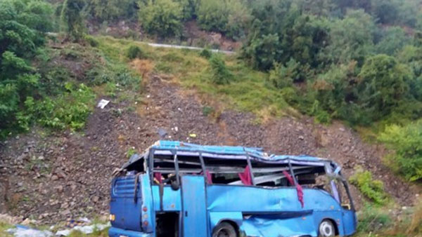 불가리아서 관광버스 전복사고최소 16명 사망