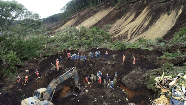 강진 후 여진 139회  홋카이도 지진최소 39명 사망