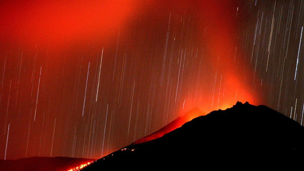 에콰도르 레벤타도르 화산 분화화산재 상공 400까지 치솟아
