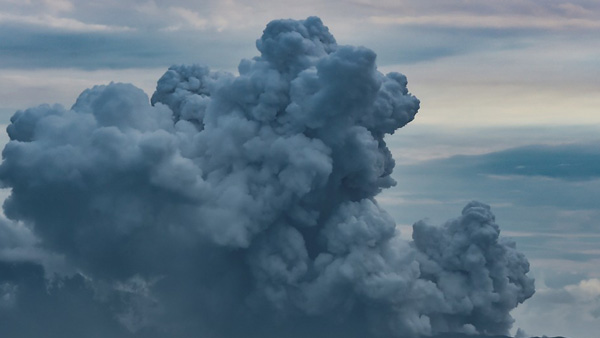 쓰나미 원인 인니 화산섬 붕괴후 높이 3분의 1로 급감