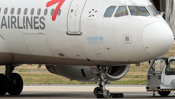 김포광주행 항공기 착륙 중 바퀴 파손인명피해 없지만 29편 잇따라 결항