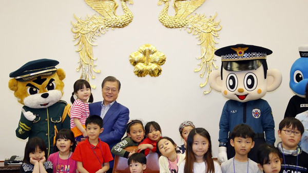 문 대통령 어린이날 맞아 "어린이가 미래 대한민국의 영웅"