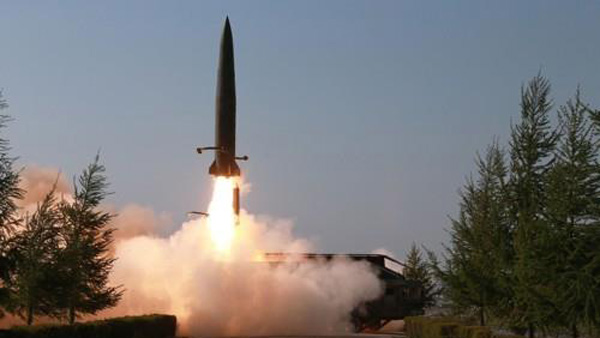북한 단거리 미사일 2발 발사5월 이후 77일만