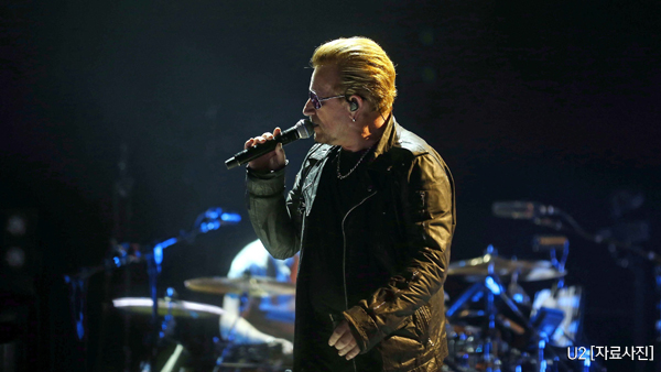 문 대통령 록밴드 U2 보컬이자 사회운동가 보노 만난다