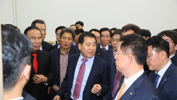 41 예산 수정안 본회의 통과한국당 "날치기" 반발