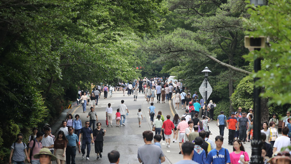 "부산서 서울까지 4시간 45분" 휴가철 막바지 고속도로 정체