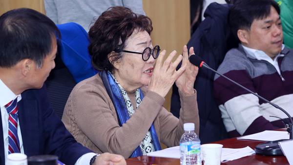 일본군 위안부 피해자 이용수 할머니 "문희상 안 집어 치워라 사과받아야"