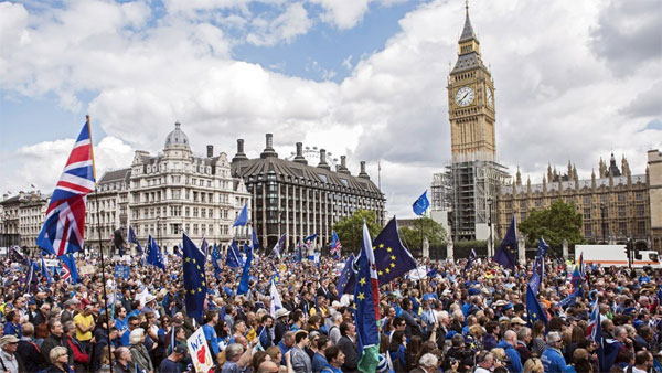 런던서 수십만명 브렉시트 반대 행진"제2국민투표 해야"