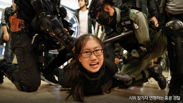 시진핑캐리람 회동 앞 홍콩시위2주만에 최루탄 등장