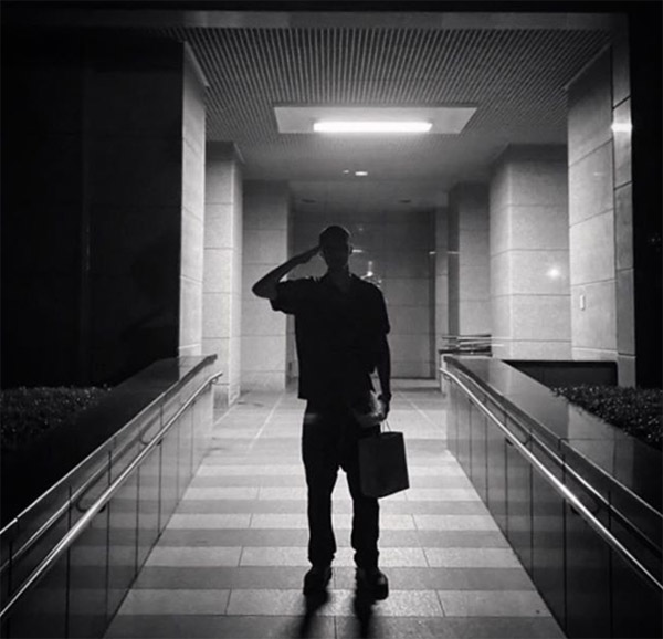 로이킴, 삭발 인증 후 해병 입대…여전히 엇갈린 시선