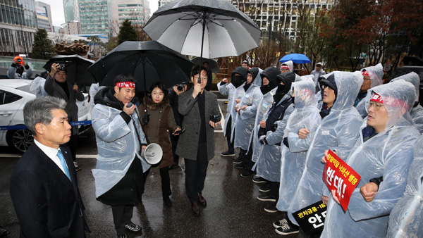 기업은행장 출근 이번주가 고비…노조, 내일 대토론회