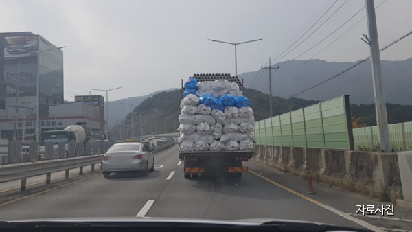 과적·적재불량 상습화물차에 심야 통행료 할인 제한한다