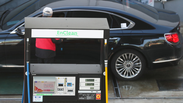 휘발윳값 7주째 하락…"국제유가 폭락 이르면 내주 큰폭 반영"