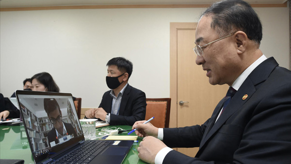 홍남기, IMFC 긴급화상회의 참석…"전례 없는 대책 계속 강구"