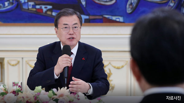 문 대통령, 새해 첫 업무보고…'인공지능 전략' 속도 강조