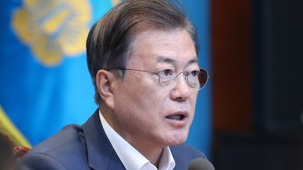 문 대통령 "코로나19 끝나지 않았다…불편한 동거 각오해야"