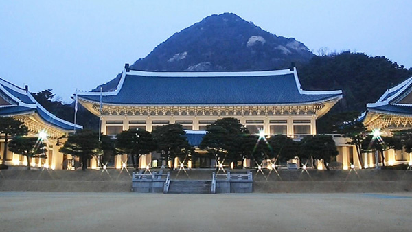 靑 "김정은 위원장, 수술·시술받지 않았던 것으로 파악"