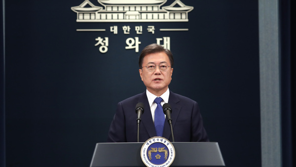 문 대통령 "'전 국민 고용보험 시대'의 기초 놓을 것"